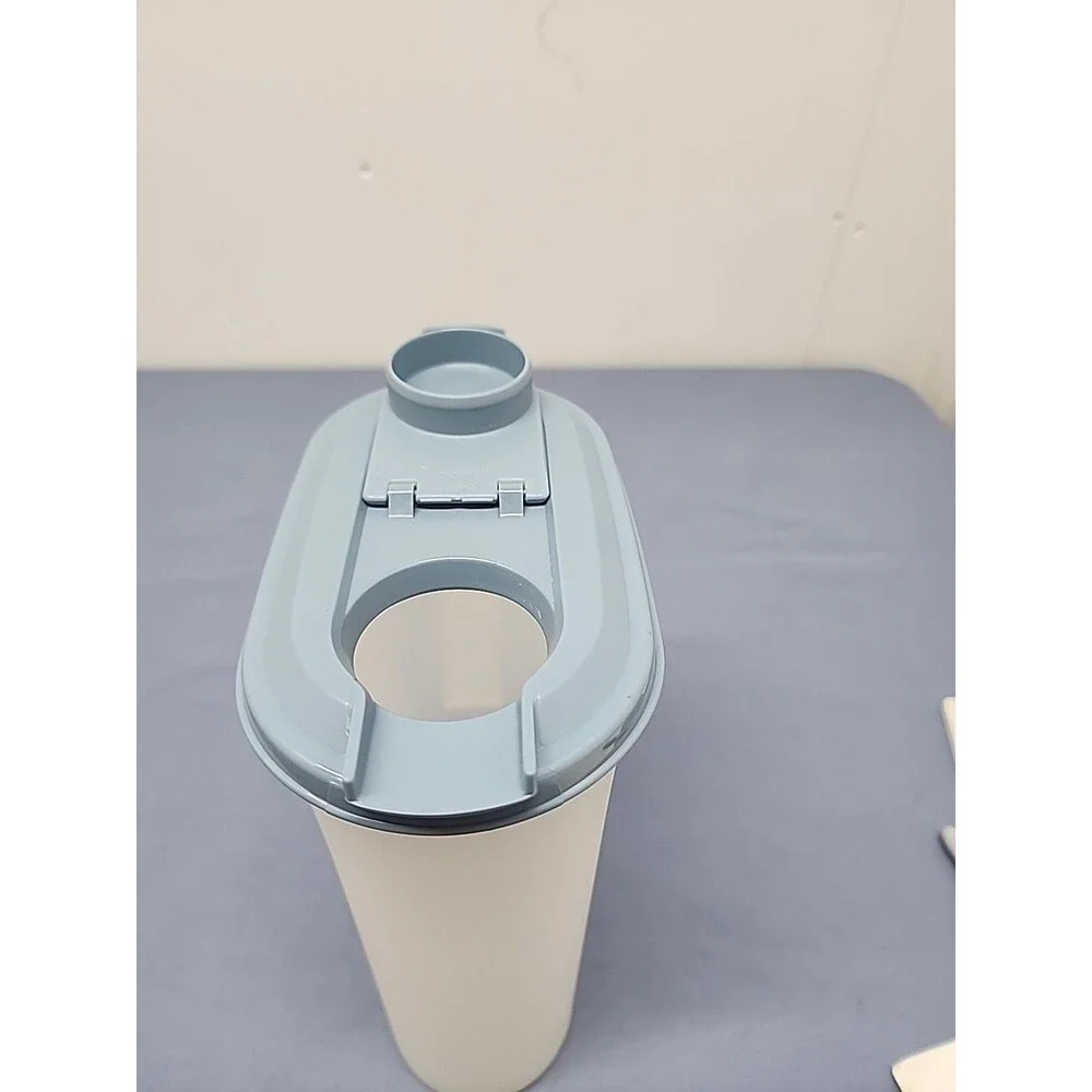 TUPPERWARE Slim Line 2 Quart Refrigerator Pitcher With Blue Flip Lid 2009C-1